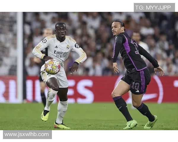 辛达卡拉与本菲卡比赛因故延迟引发球迷热议与关注